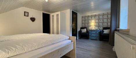 4 Schlafzimmer, Bügeleisen/Bügelbrett, Reisekinderbett, kostenloses WLAN