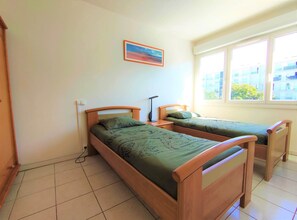 1 slaapkamer, een strijkplank/strijkijzer, gratis wifi, beddengoed