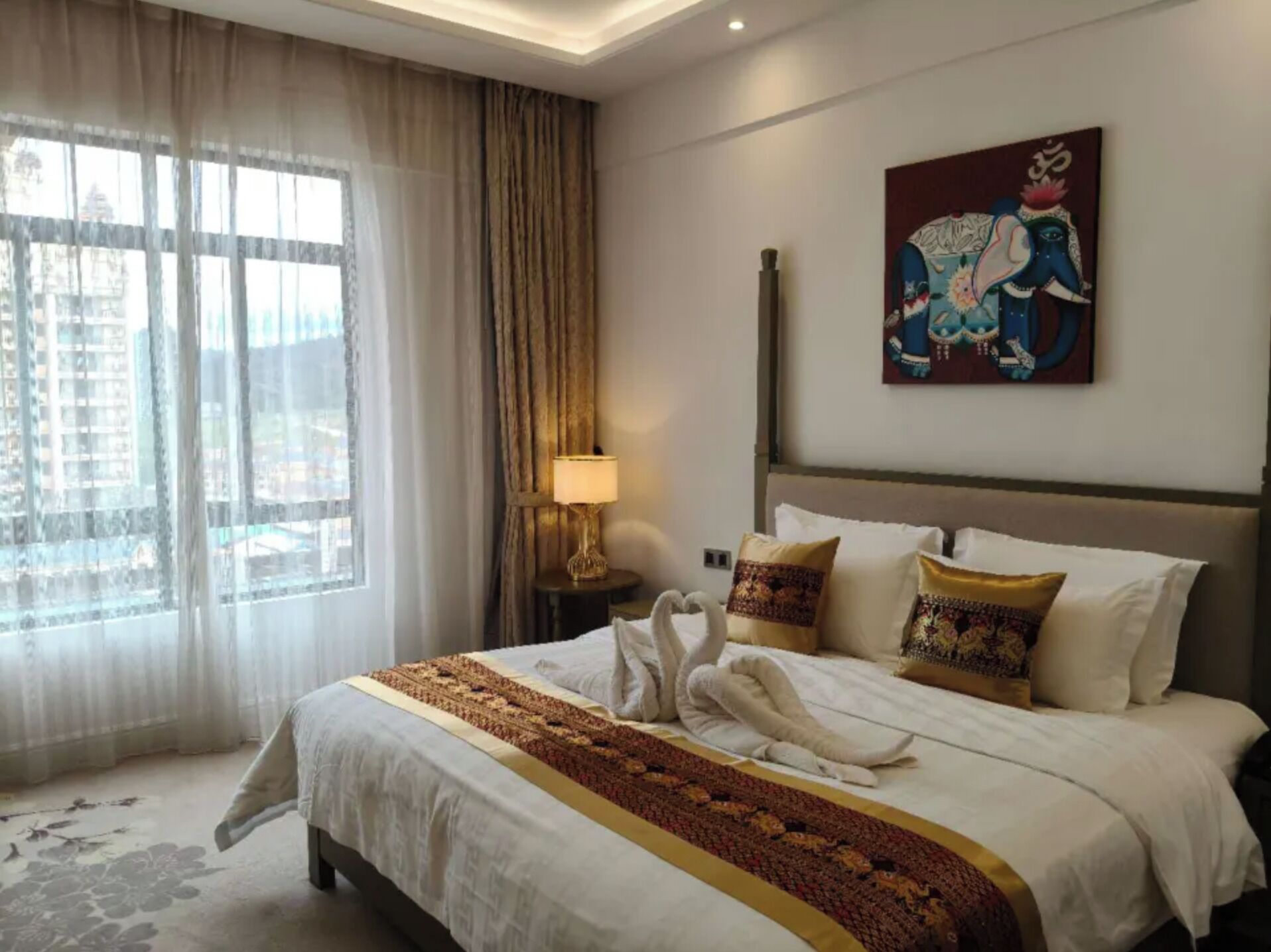 Executive Studio Suite | In-room safe, individually decorated, individually furnished, desk