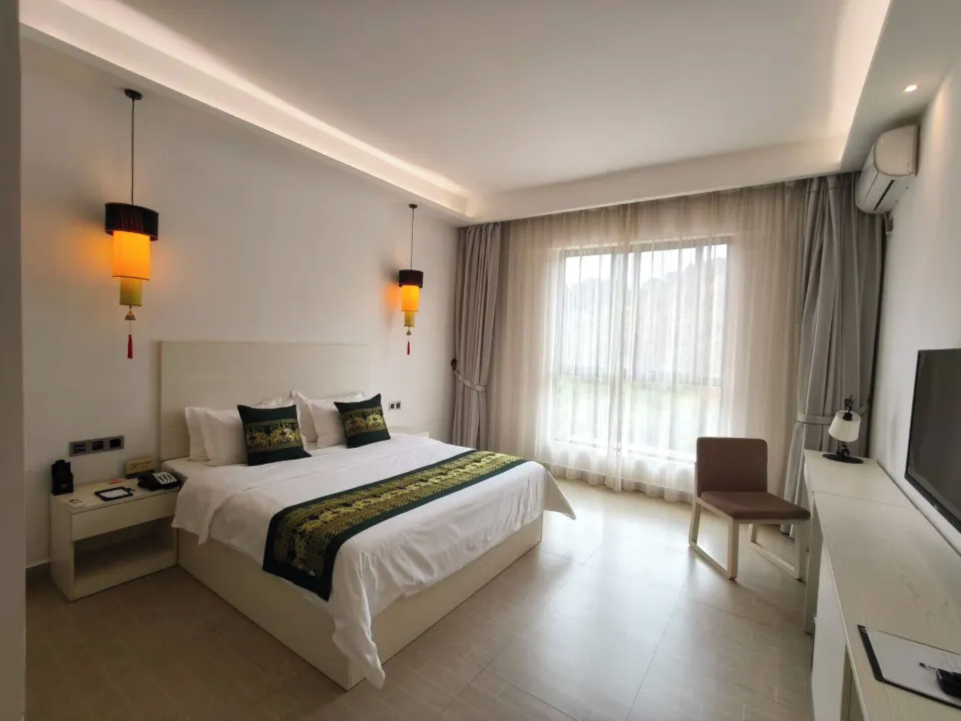 Standard Single Room | In-room safe, desk, laptop workspace, blackout drapes