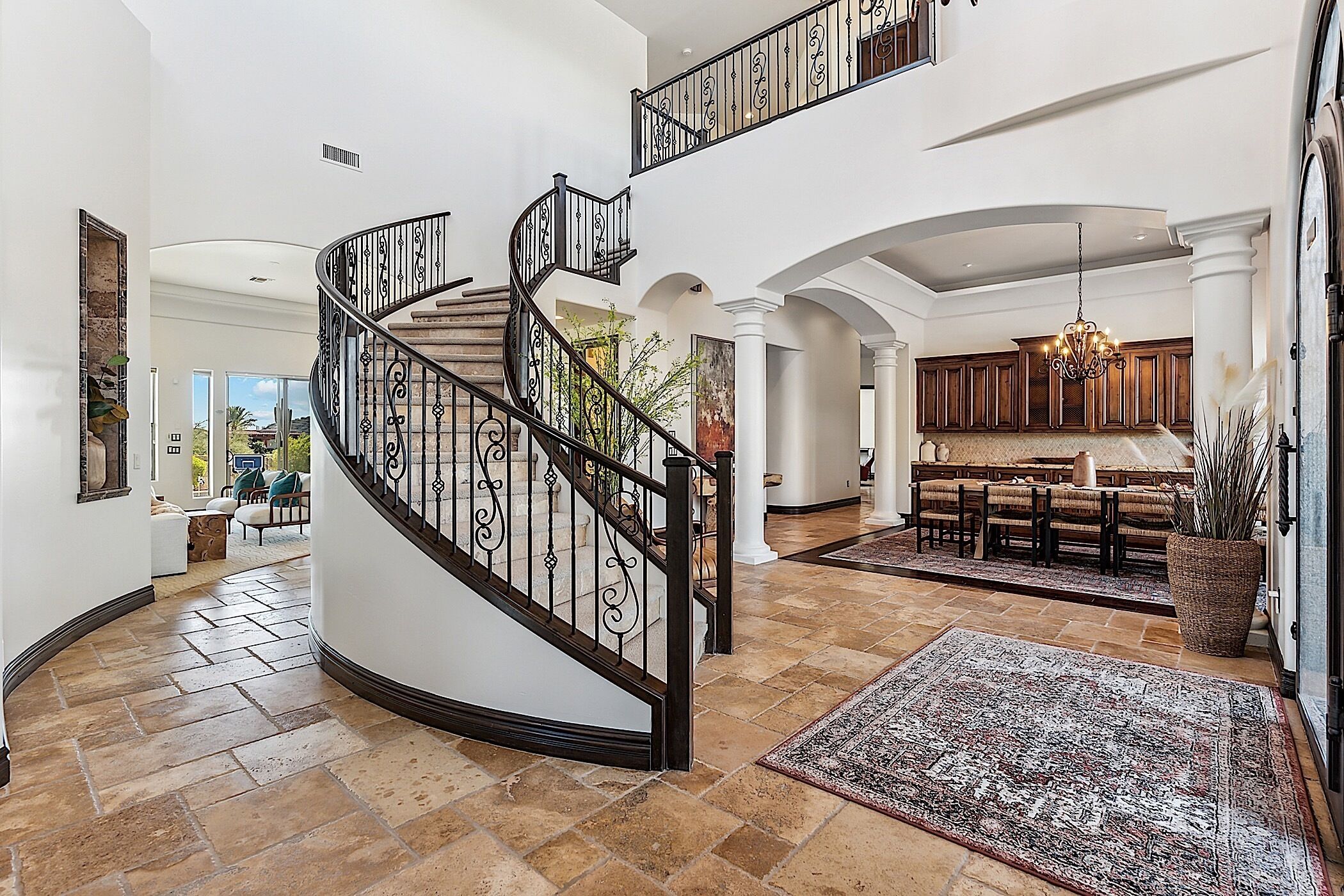 المنشأة من الداخل