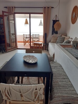Living area - House near a sandy beach with stunning views over the bay of Roses, sleeps 4 (Roses)