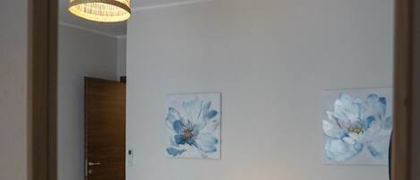 3 bedrooms, iron/ironing board, travel cot, free WiFi