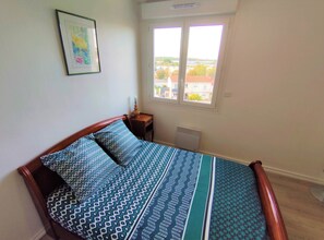 1 slaapkamer, een strijkplank/strijkijzer, gratis wifi, beddengoed