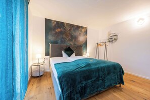 2 soverom, skrivebord, strykejern/-brett og wi-fi