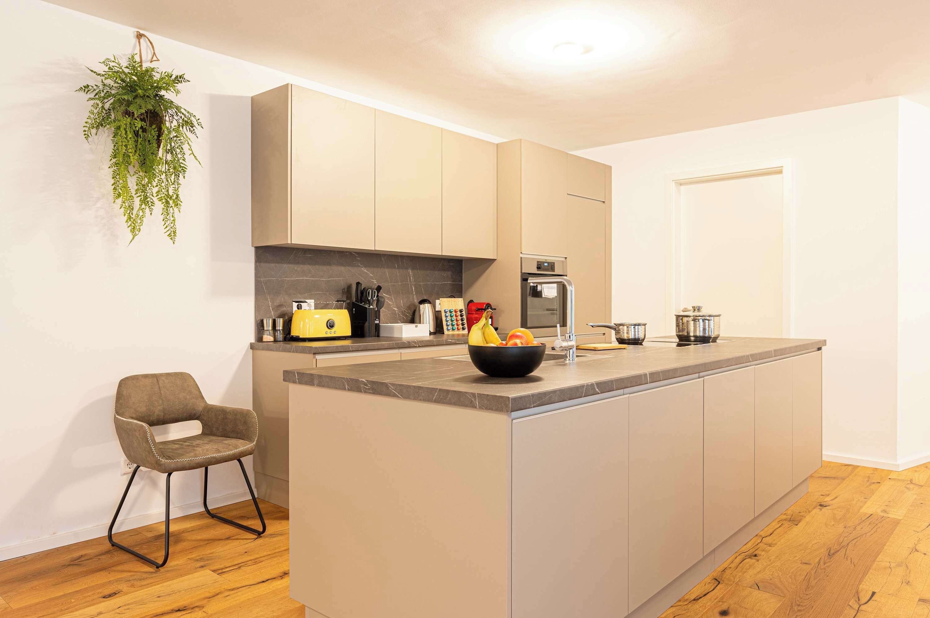 Kühlschrank, Ofen, Herdplatte, Geschirrspüler