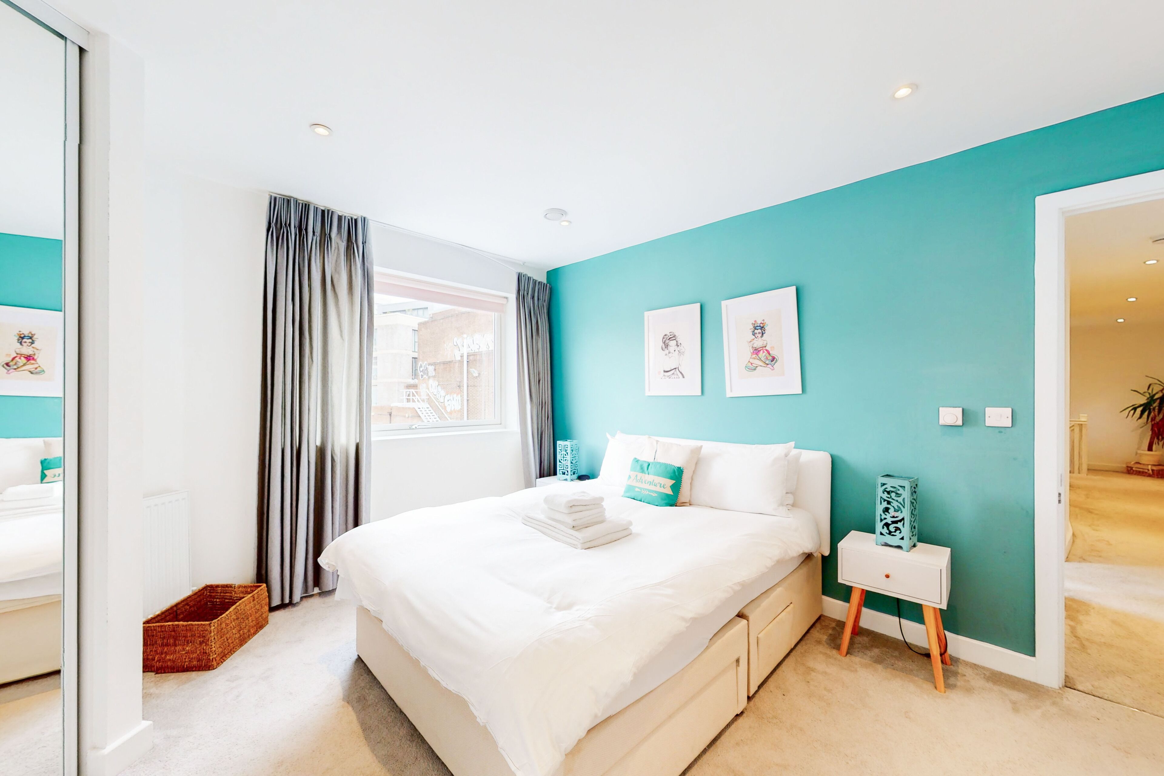 4 bedrooms, desk, iron/ironing board, Internet