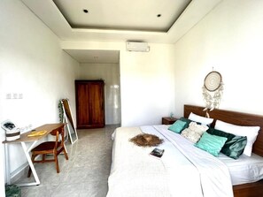 4 bedrooms, soundproofing - Canggu Jungle View Villa (Canggu)