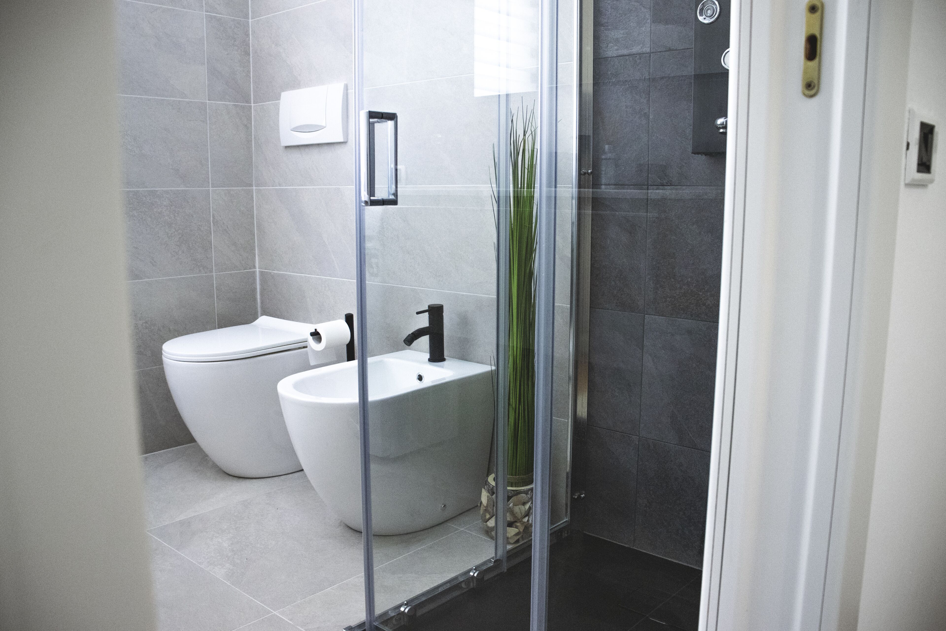 Doccia, asciugacapelli, bidet, asciugamani