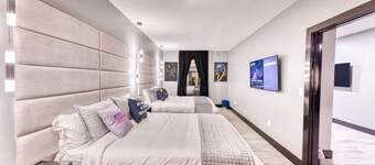 The Bella Downtown's Young Money Manor Suite, 2 Queen Beds, Sleeps 4