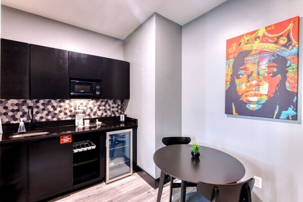 Microwave, coffee/tea maker, cookware/dishes/utensils, dining tables