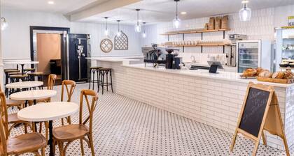 The Bella`s String Kings Suite, Sleeps 4, Private Patio