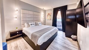 Room - The Bella`s Swing & Sway Suite, Sleeps 2, King Bed, Private Patio (Biloxi)