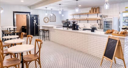 The Bella`s Abbey Road Suite, Sleeps 2, Private Balcony