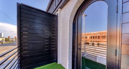 The Bella's Glamour & Grace Suite, Sleeps 2, Private Balcony
