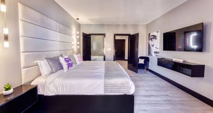 The Bella`s Girls Night Suite, King Bed, Private Balcony