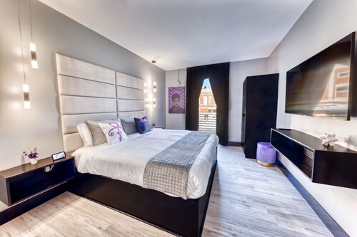 The Bella`s Purple Prince Suite, Sleeps 2, Private Balcony