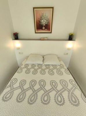 1 bedroom, iron/ironing board, free WiFi, bed sheets
