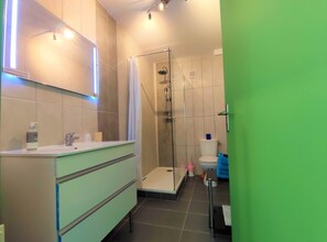 Hair dryer, towels