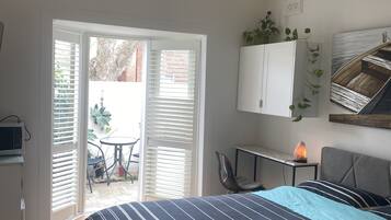 3 habitaciones, tabla de planchar con plancha, wifi y ropa de cama