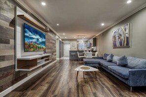 Smart TV, fireplace
