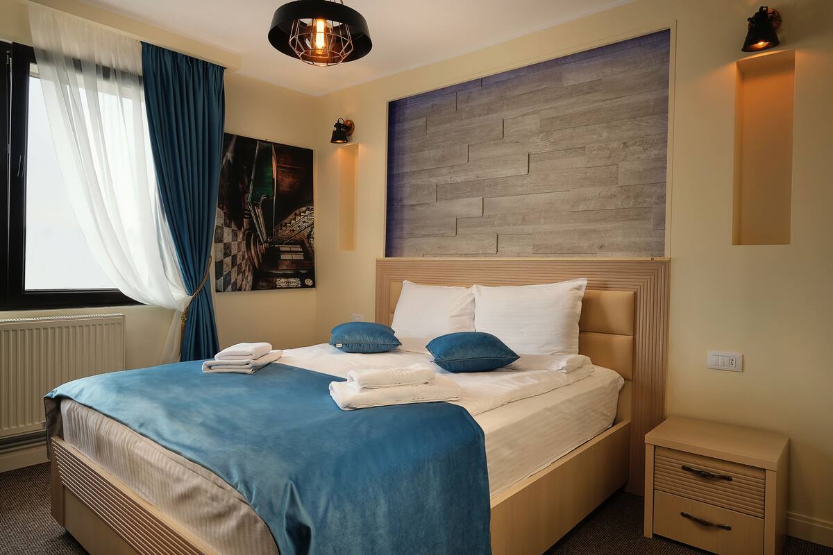 Blackout curtains, soundproofing, iron/ironing board, free WiFi