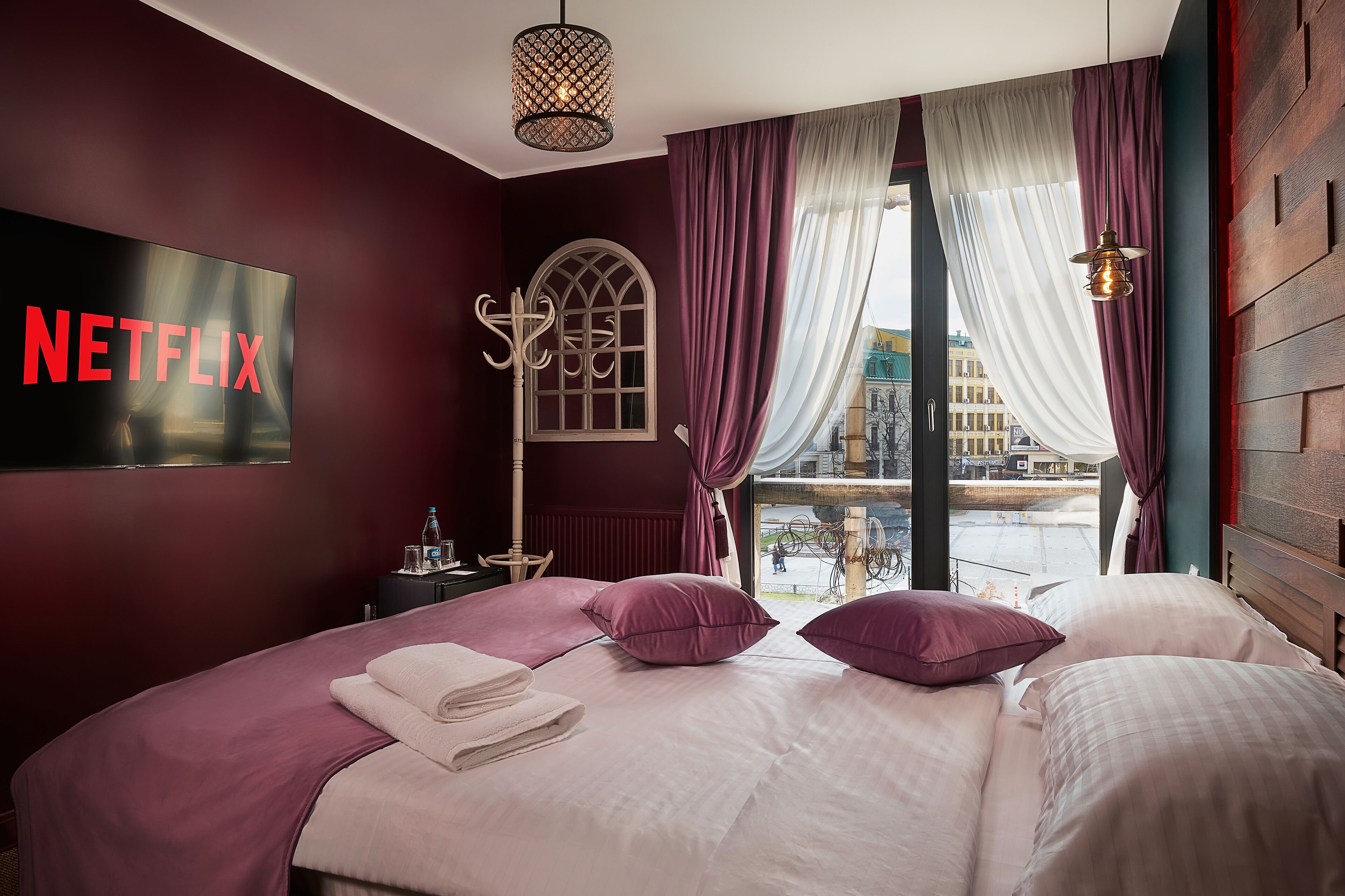 Dobbeltrom – deluxe, byutsikt | Blendingsgardiner, lydisolert, strykejern/-brett og wi-fi (inkludert)