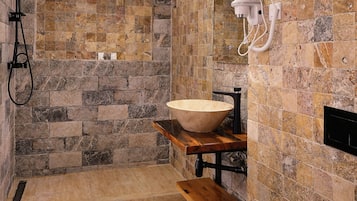 Superior Double Room | Bathroom | Shower, hair dryer, slippers, towels