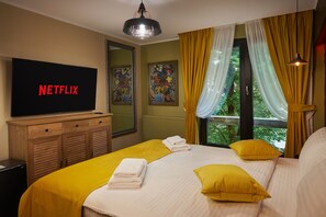 Quarto casal luxo, vista para o pátio | Cortinas blackout, quartos à prova de som, ferros/tábuas de passar roupa