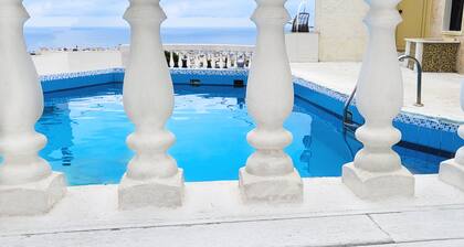 Junior Villa for up to 10 Vacationers Full View