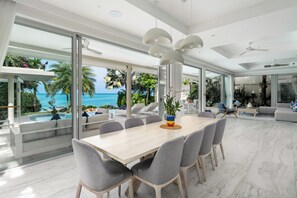 Villa (5 Bedrooms) | Spisestue