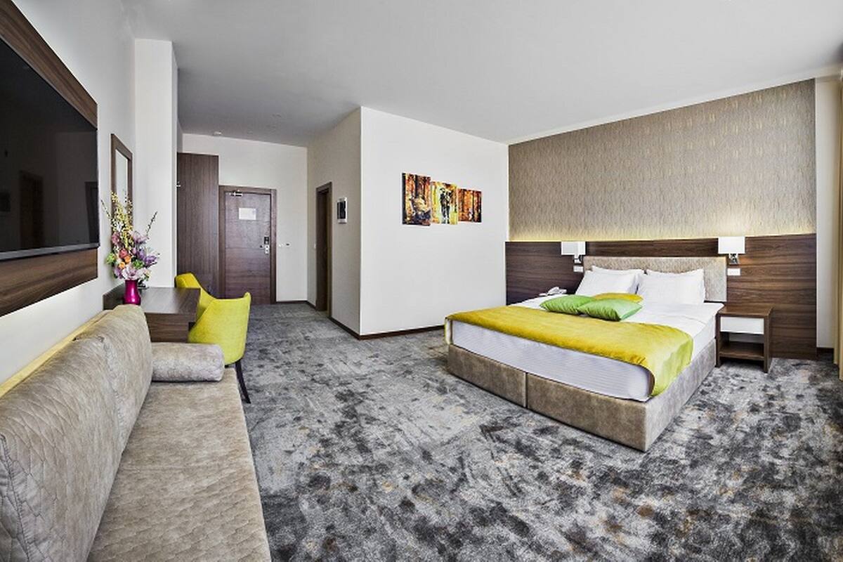 Deluxe Room | Egyptian cotton sheets, premium bedding, memory foam beds, minibar
