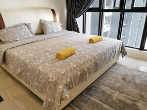 2 bedrooms, iron/ironing board, WiFi, bed sheets - 4 guests 2 rooms D'Prsitine Walking Distance to Legoland (Netflix & High Floor) (Bandar Medini Iskandar)