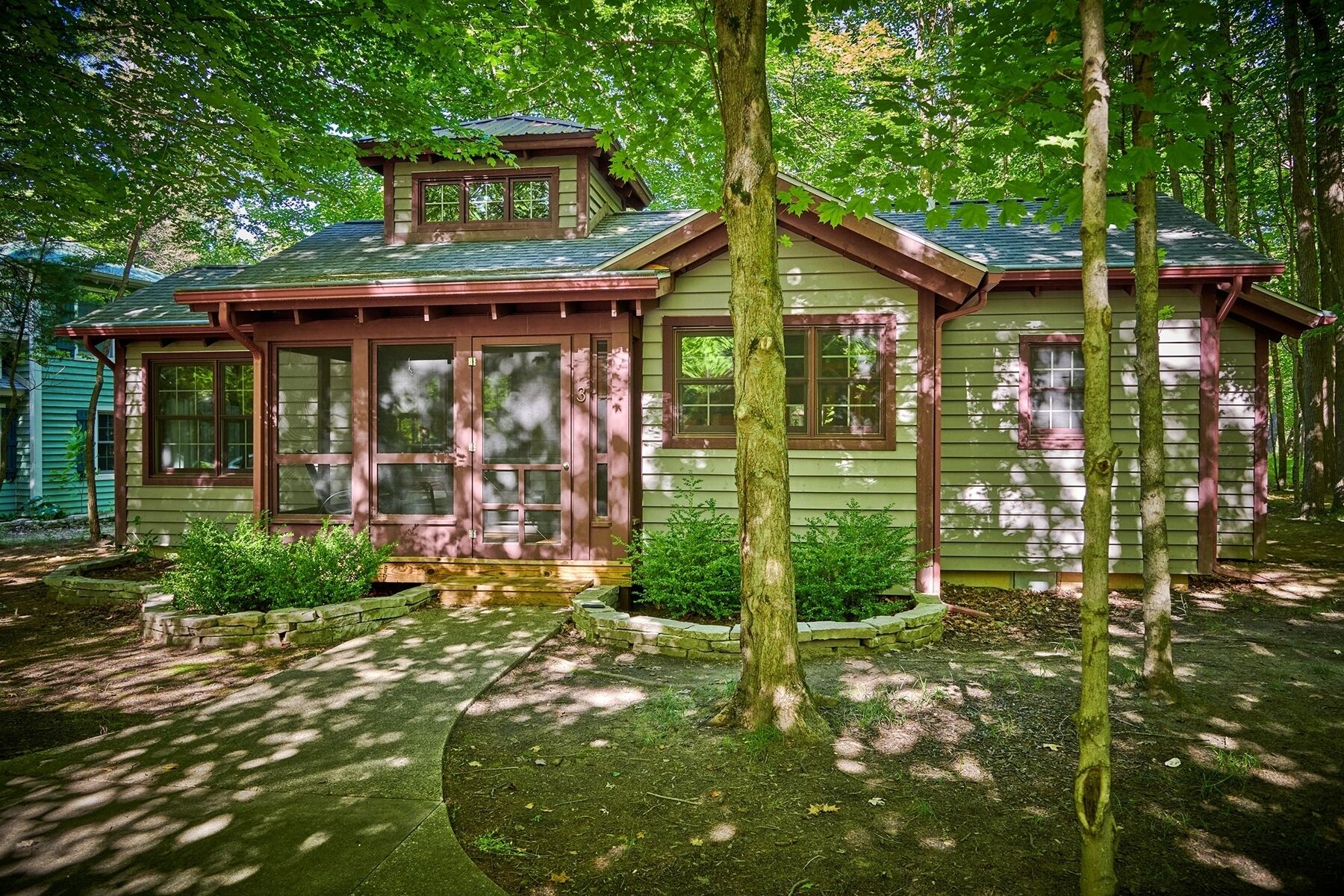 DollyBrook 3: Swimming Pool, Fire Place, Minutes to Lake Michigan, Dog Friendly