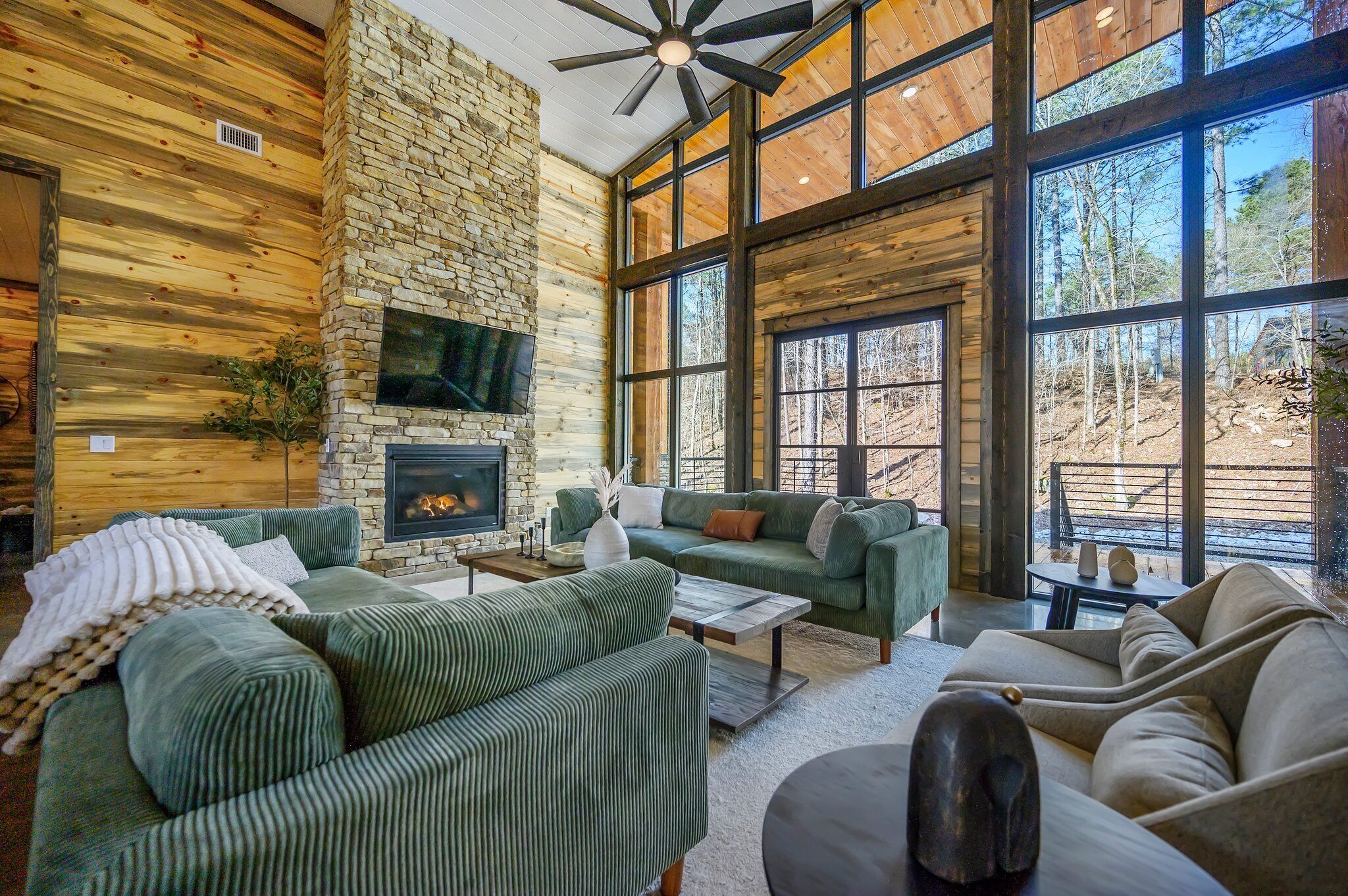 Single Story Creekside Cabin! 2 Large Game Rooms. Tons Of Family Fun! - 布羅肯鮑