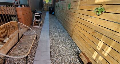 Modern, 1 bedroom, private, close to subway