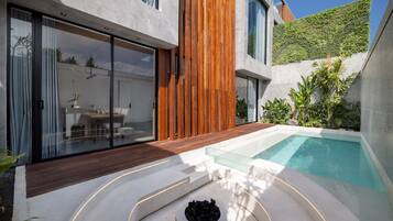 Private pool