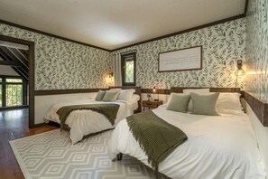 4 chambres, bureau, fer et planche à repasser, lit parapluie