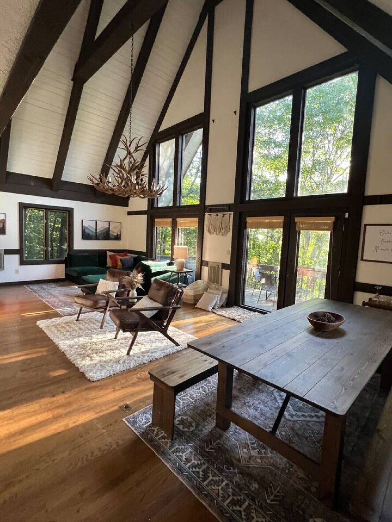 智能電視、壁爐、電子遊戲、乒乓球設施