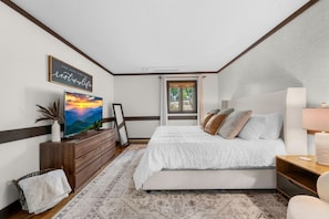 Room - NEW Renovated Family Friendly 4BR Mountain Retreat with Game Room, Hot Tub and Fire Pit, Sleeps 13 (Beech Mountain)