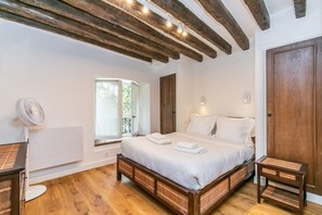 10 slaapkamers, een strijkplank/strijkijzer, reisbedje, gratis wifi