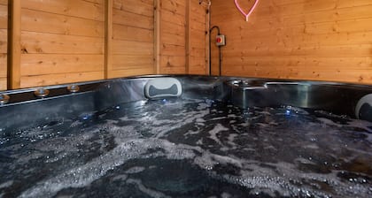 Family Holiday Home With Hot Tub Sleeps 8