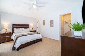 4 bedrooms, in-room safe, desk, iron/ironing board - 8 Guest Home with Private Pool (Davenport)