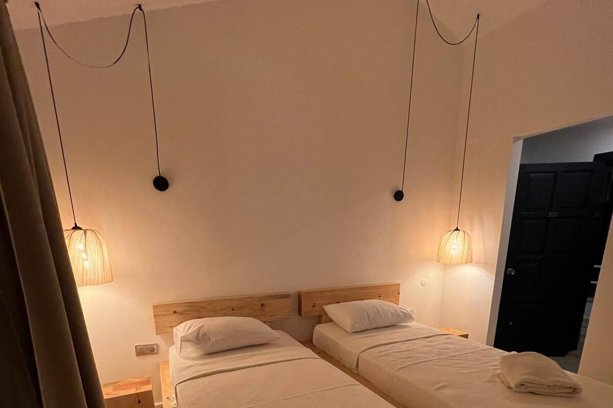 Comfort Twin Room, Sea View | 埃及棉床单、高档床上用品、免费迷你吧物品、熨斗/熨衣板