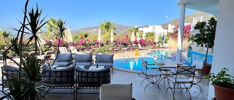 Breakfast (EUR 15 per person)