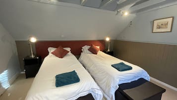 2 quartos, ferros/tábuas de passar roupa, Wi-Fi, roupa de cama