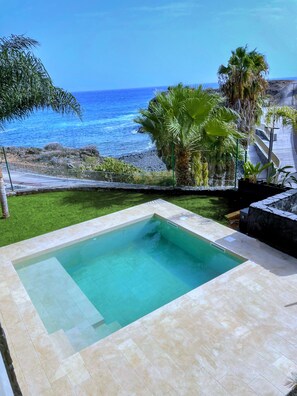 Piscina all'aperto, una piscina riscaldata