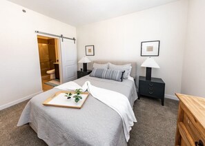 2 chambres, bureau, fer et planche à repasser, Wi-Fi gratuit