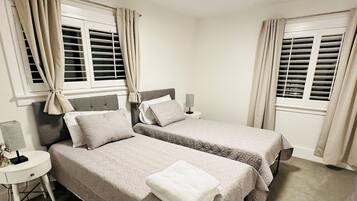 5 camere, una scrivania, ferro/asse da stiro, culla da viaggio