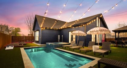The Gatsby - Sleeps 22 + Heated Pool, Spa, Putt-Putt